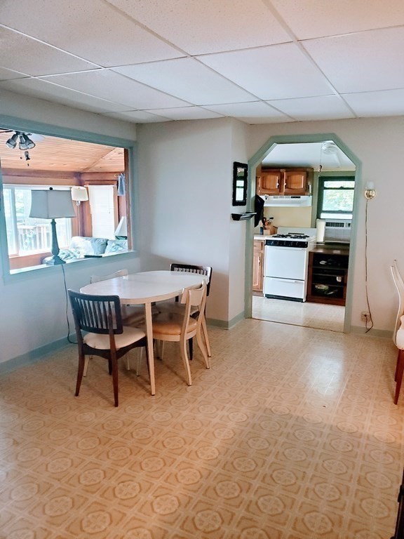 154 Lake Road Sturbridge, MA 01518 - Photo 8 of 39 a dining room with furniture and window
