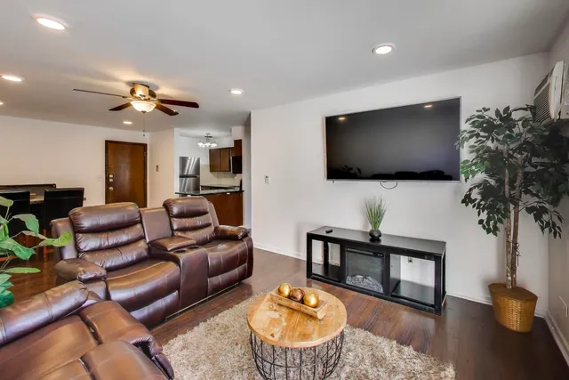 $128,888 | 7449 Washington Street, Unit 206, Forest Park, IL 60130