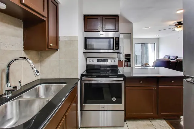 $128,888 | 7449 Washington Street, Unit 206, Forest Park, IL 60130