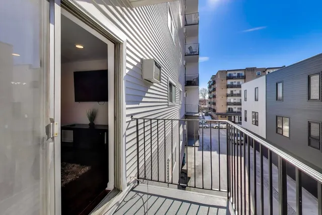 $128,888 | 7449 Washington Street, Unit 206, Forest Park, IL 60130