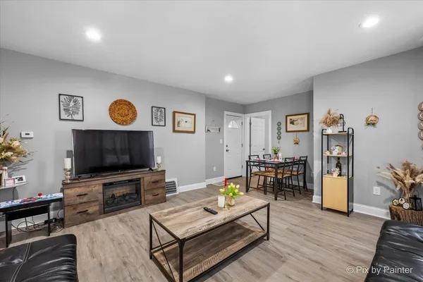 $324,900 | 519 West Highland Avenue, Elgin, IL 60123