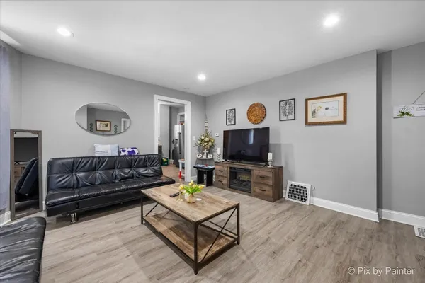 $324,900 | 519 West Highland Avenue, Elgin, IL 60123