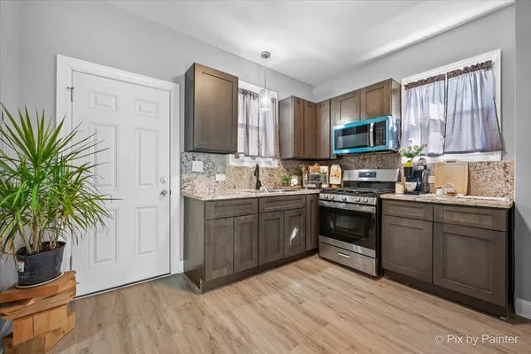 $324,900 | 519 West Highland Avenue, Elgin, IL 60123