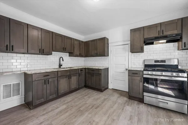 $324,900 | 519 West Highland Avenue, Elgin, IL 60123