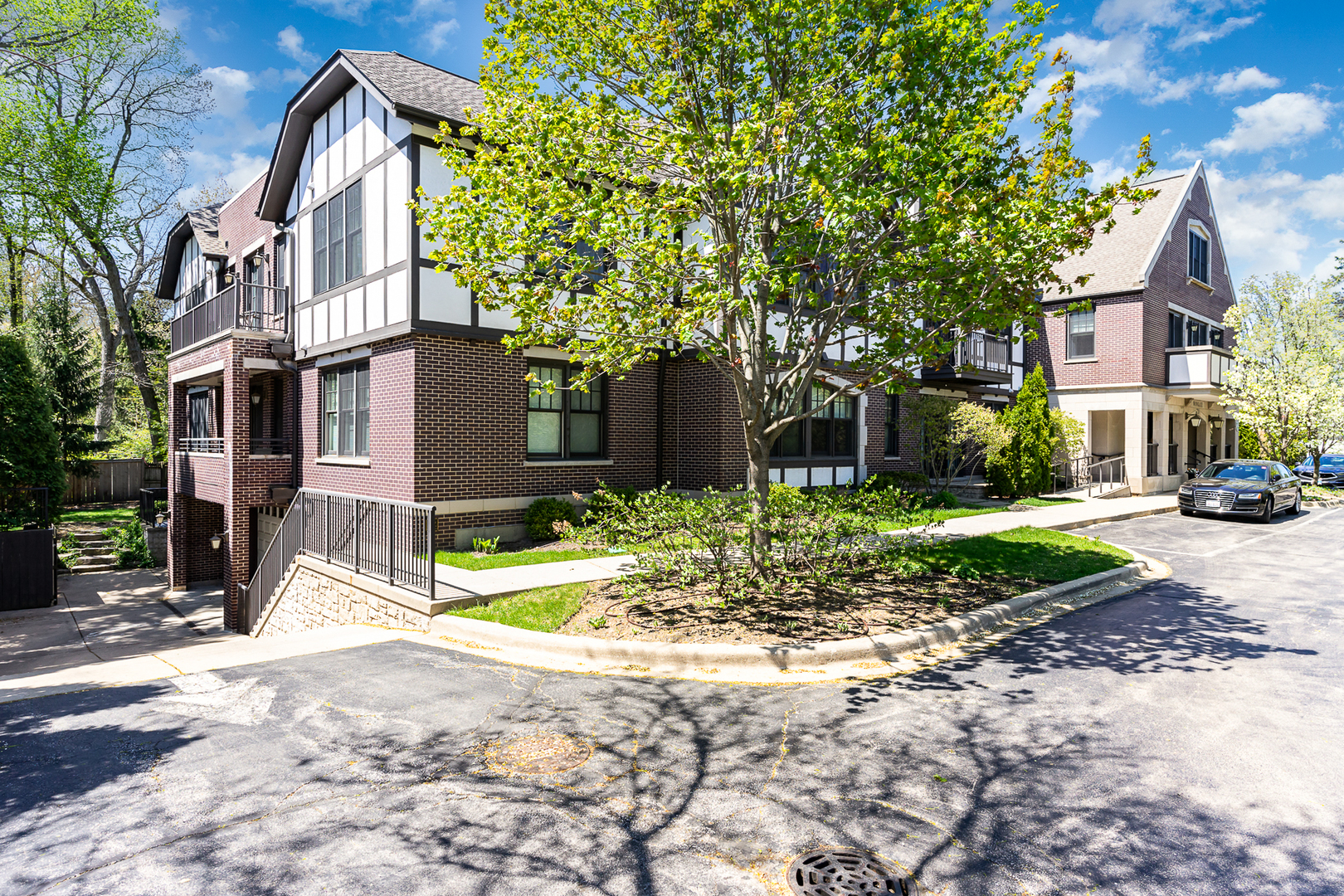 720 Green Bay Road, Unit 2E Winnetka, IL 60093 - Photo 14 of 15 a view of yellow house with a yard