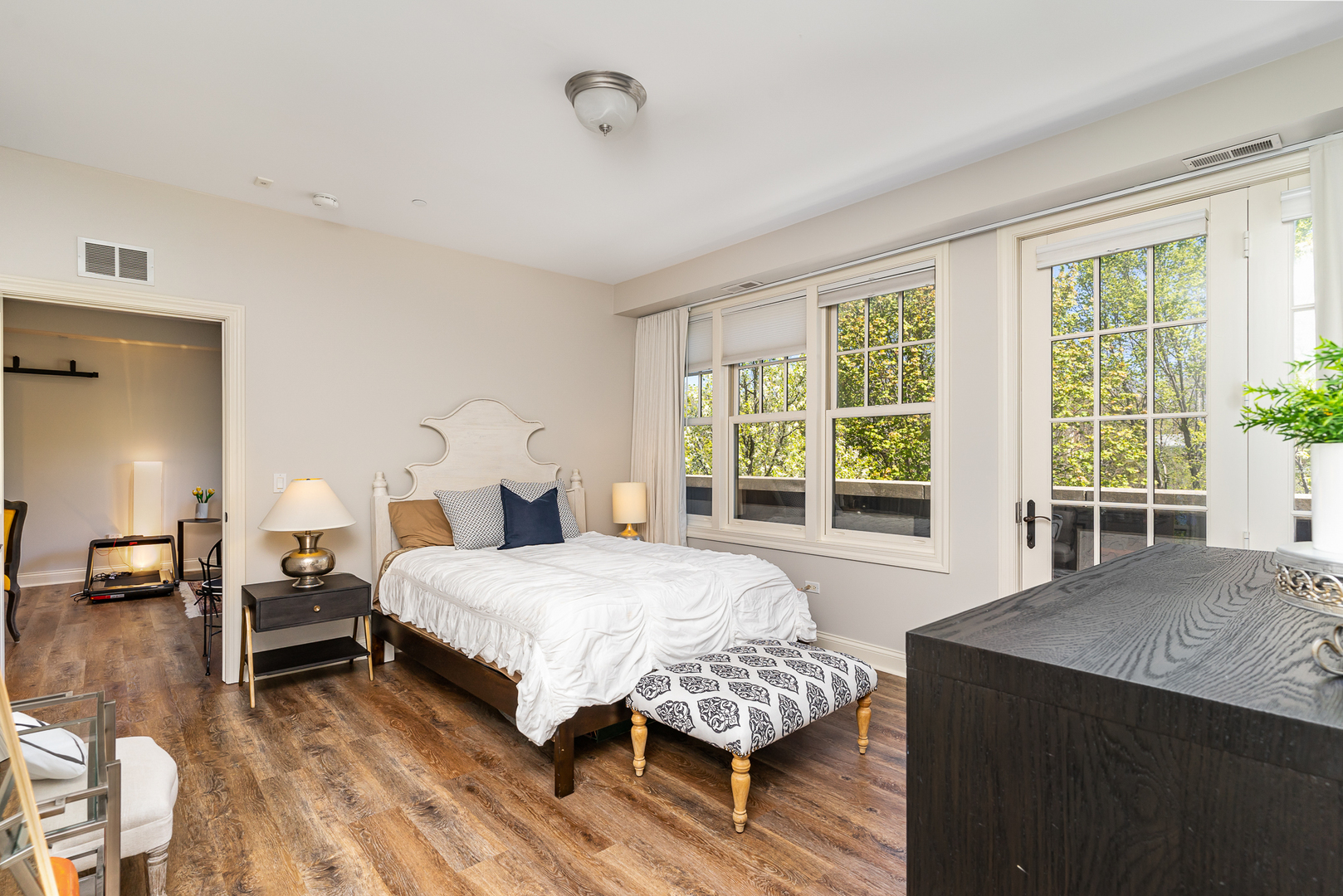 720 Green Bay Road, Unit 2E Winnetka, IL 60093 - Photo 9 of 15 a bedroom with a bed and a large window