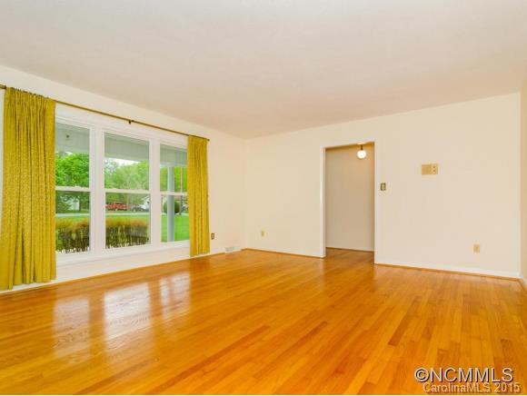 151 Rowland Rd. Swannanoa, NC 28778 - Photo 4 of 24 Gallery Image 4