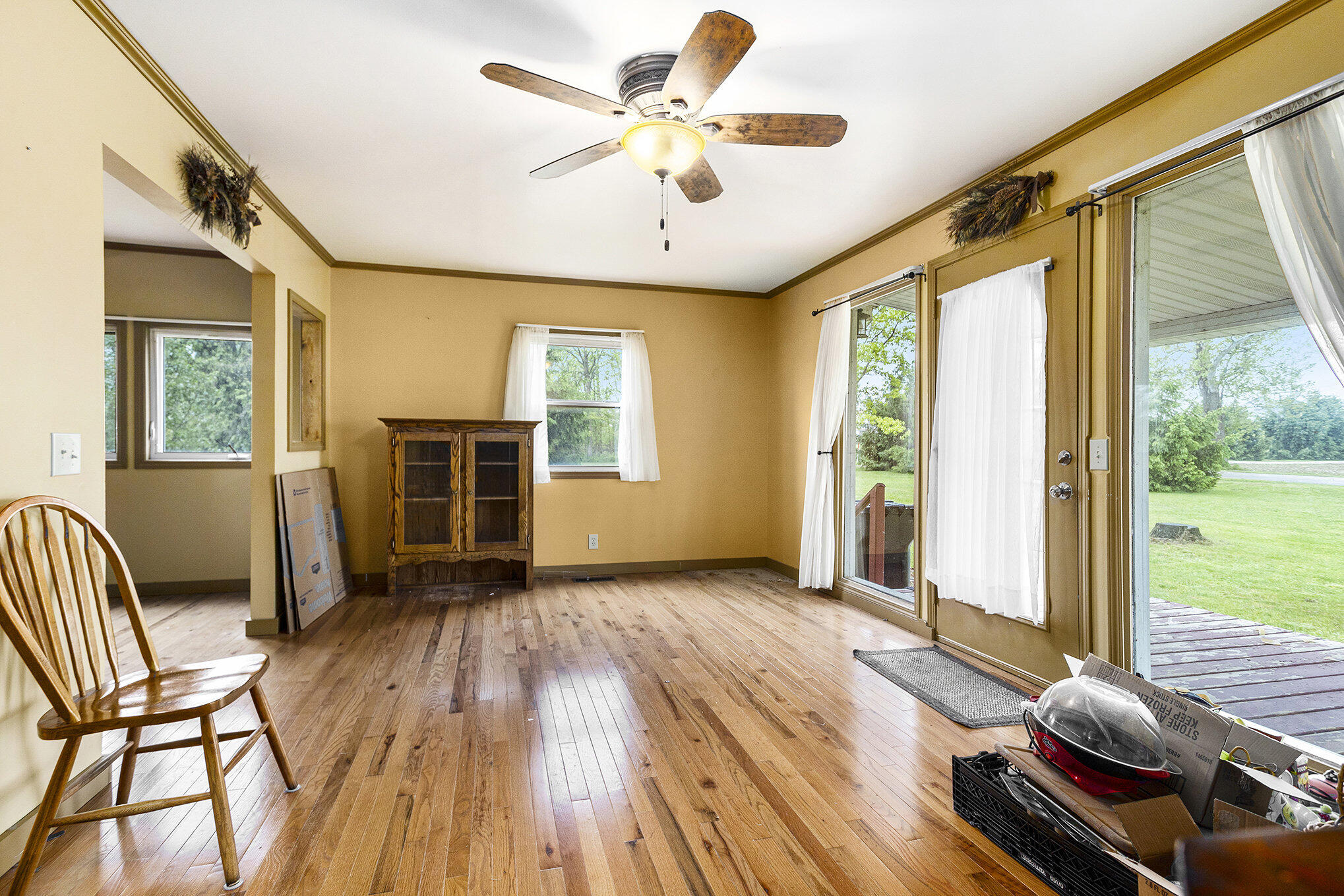 940 Athens Road Sherwood, MI 49089 - Photo 6 of 21 Living Room