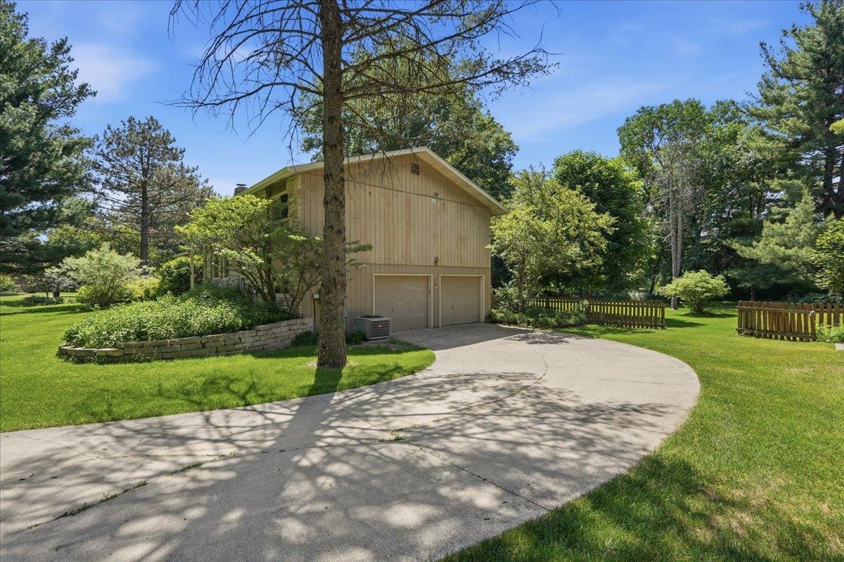 4938 Hickory Trail Middleton, WI 53562 - Photo 5 of 42