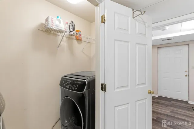 a view of walk in closet