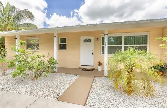 $2,195 | 279 Hach Lane, West Palm Beach, FL 33415
