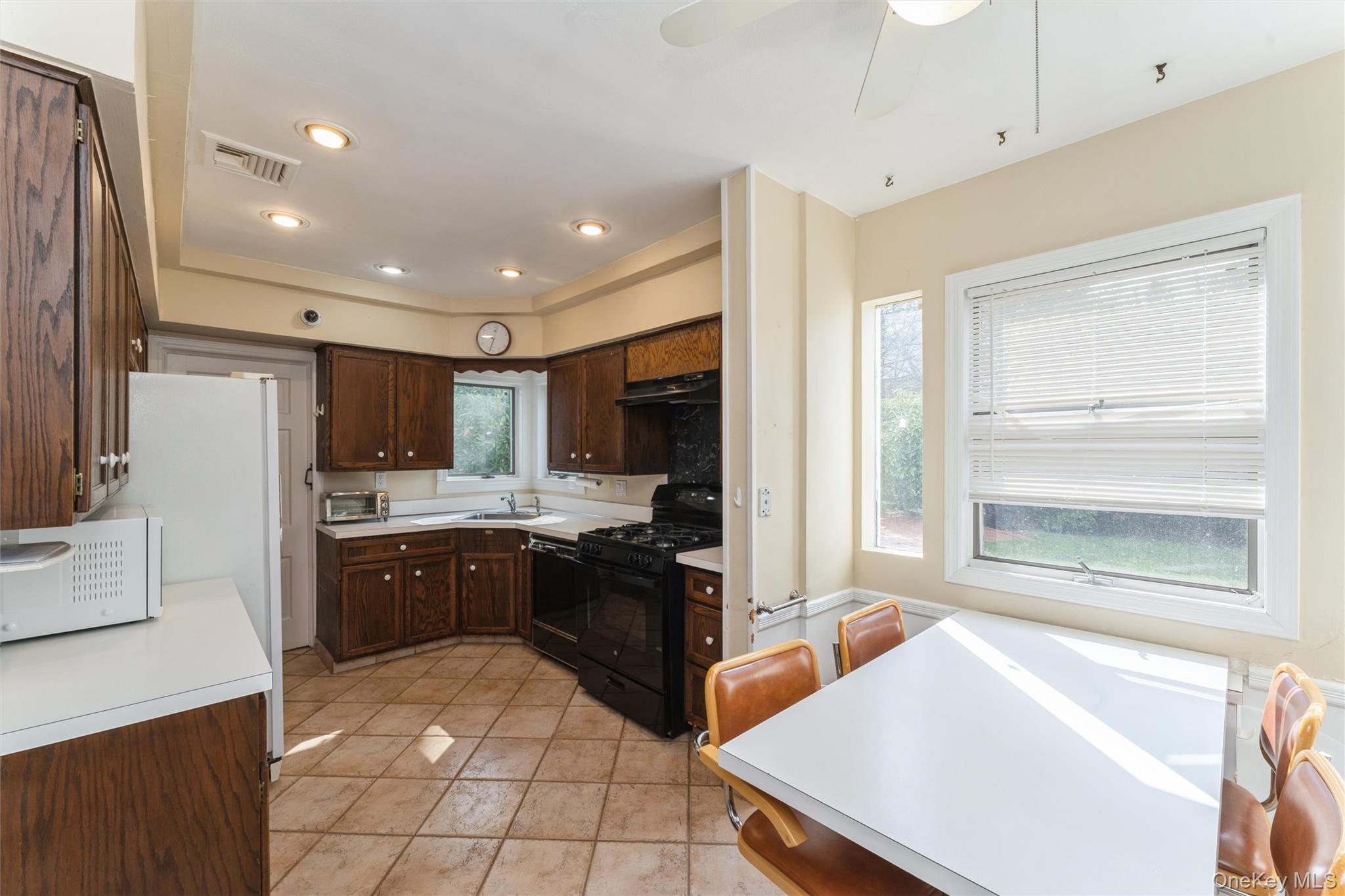 24 Welwyn Road Great Neck, NY 11021 - Photo 11 of 25