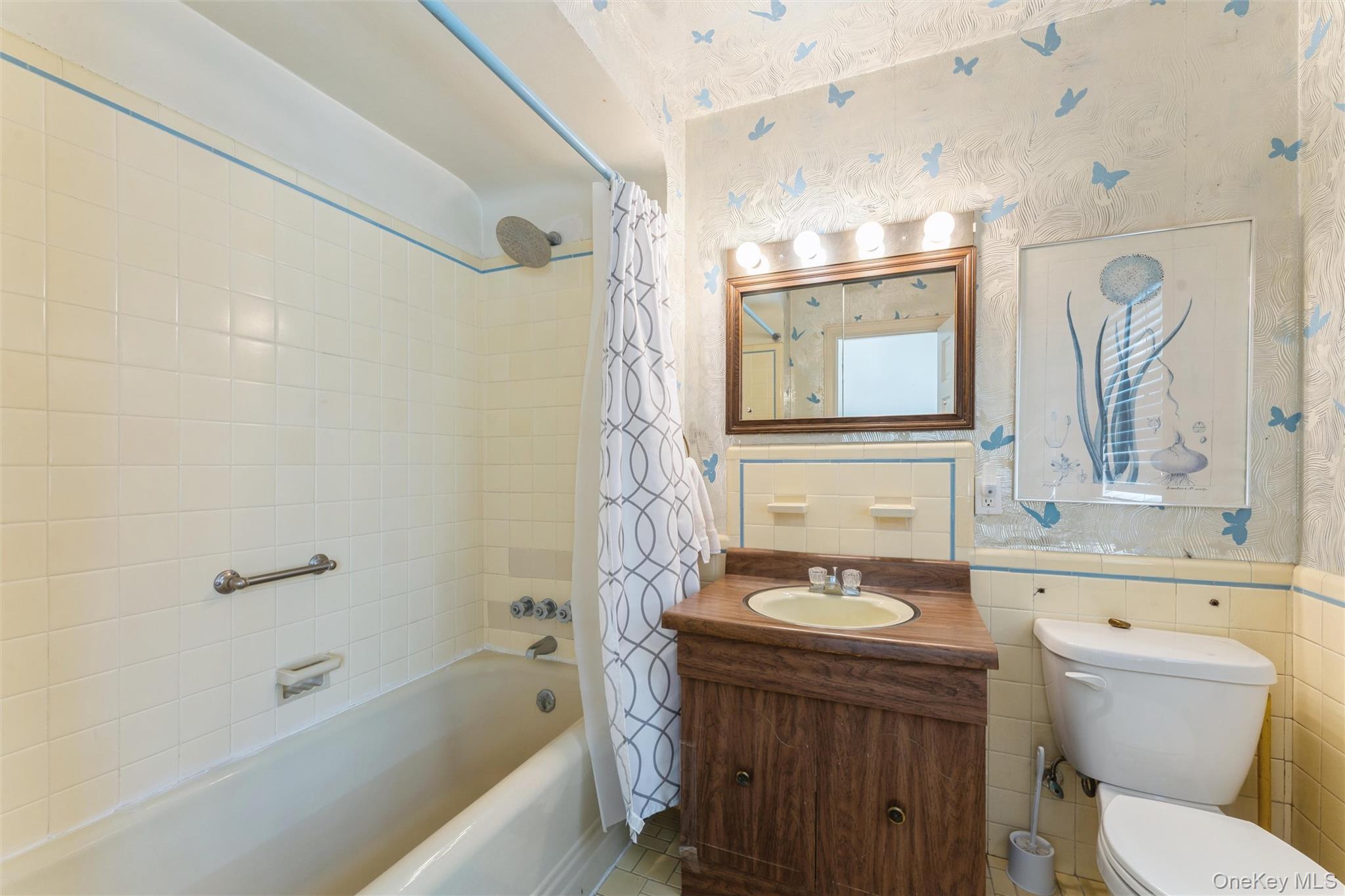 24 Welwyn Road Great Neck, NY 11021 - Photo 19 of 25