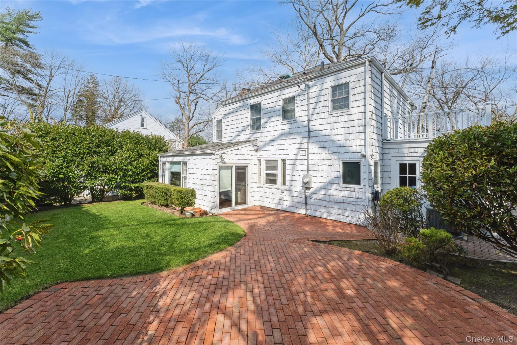 24 Welwyn Road Great Neck, NY 11021 - Photo 22 of 25