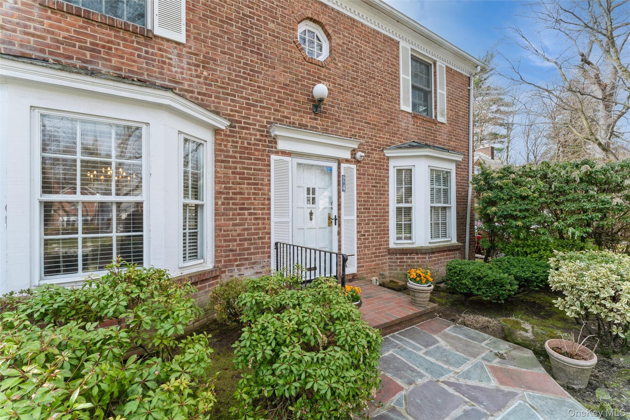 24 Welwyn Road Great Neck, NY 11021 - Photo 3 of 25