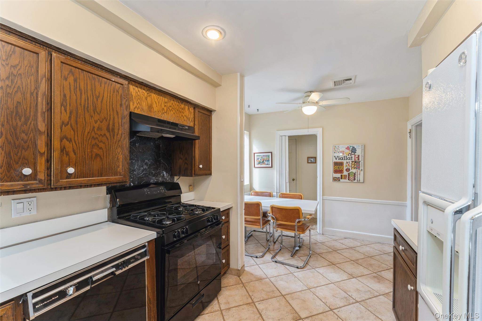 24 Welwyn Road Great Neck, NY 11021 - Photo 10 of 25