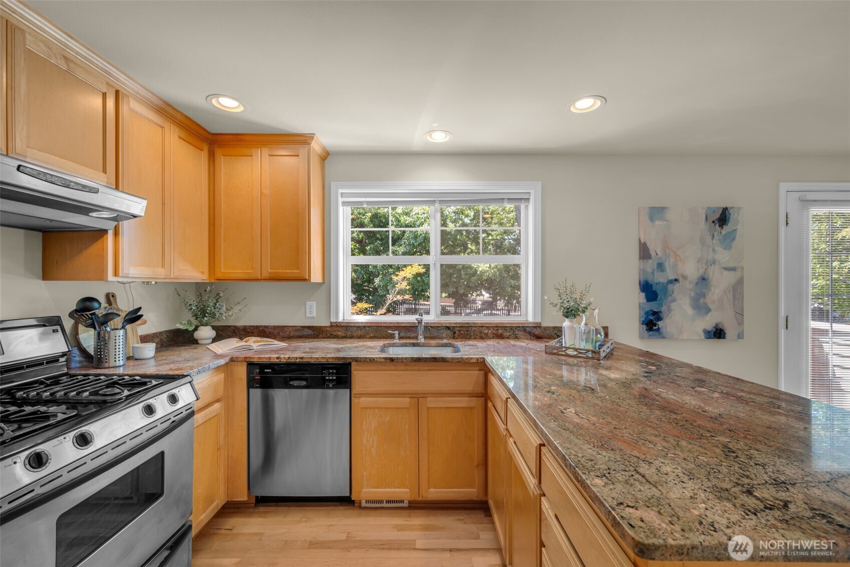 4720 Interlake Avenue North Seattle, WA 98103 - Photo 18 of 40