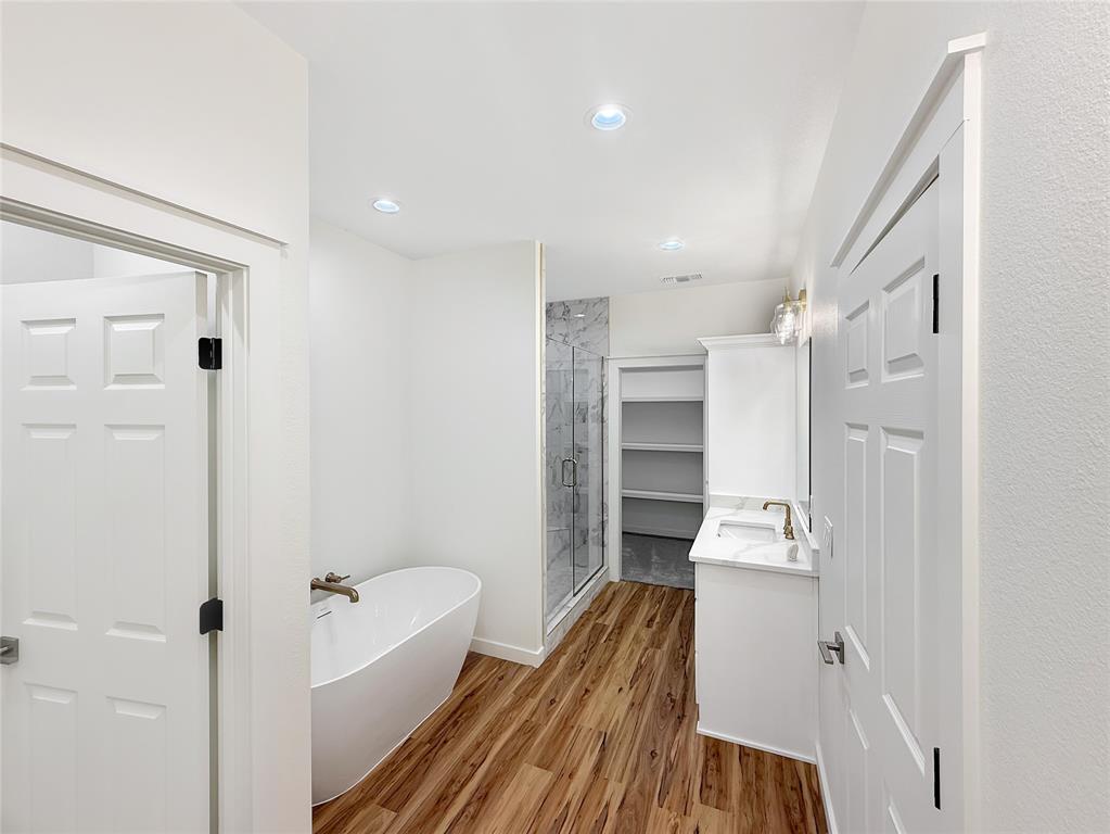 6472 Old Clarksville Road Reno, TX 75462 - Photo 13 of 22 a view of bathroom with bathtub and wooden floor