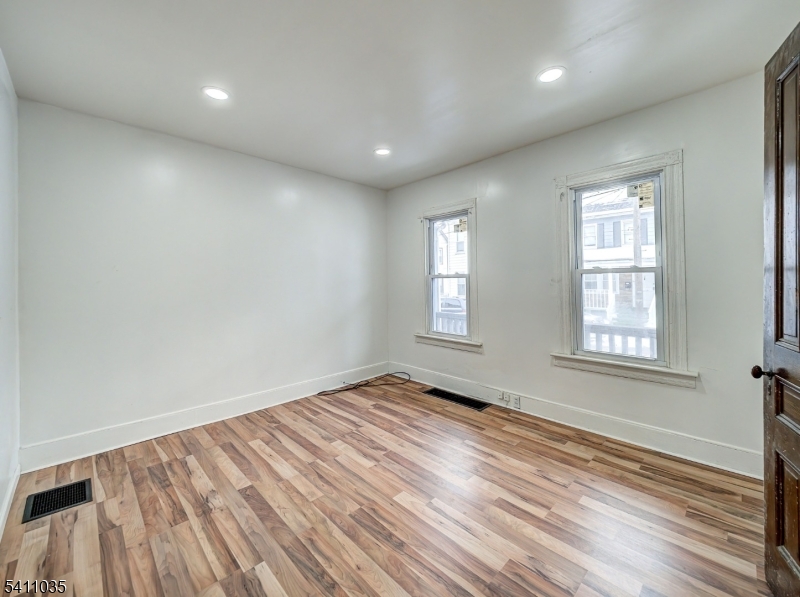 289 Mercer Street Phillipsburg, NJ 08865 - Photo 8 of 29