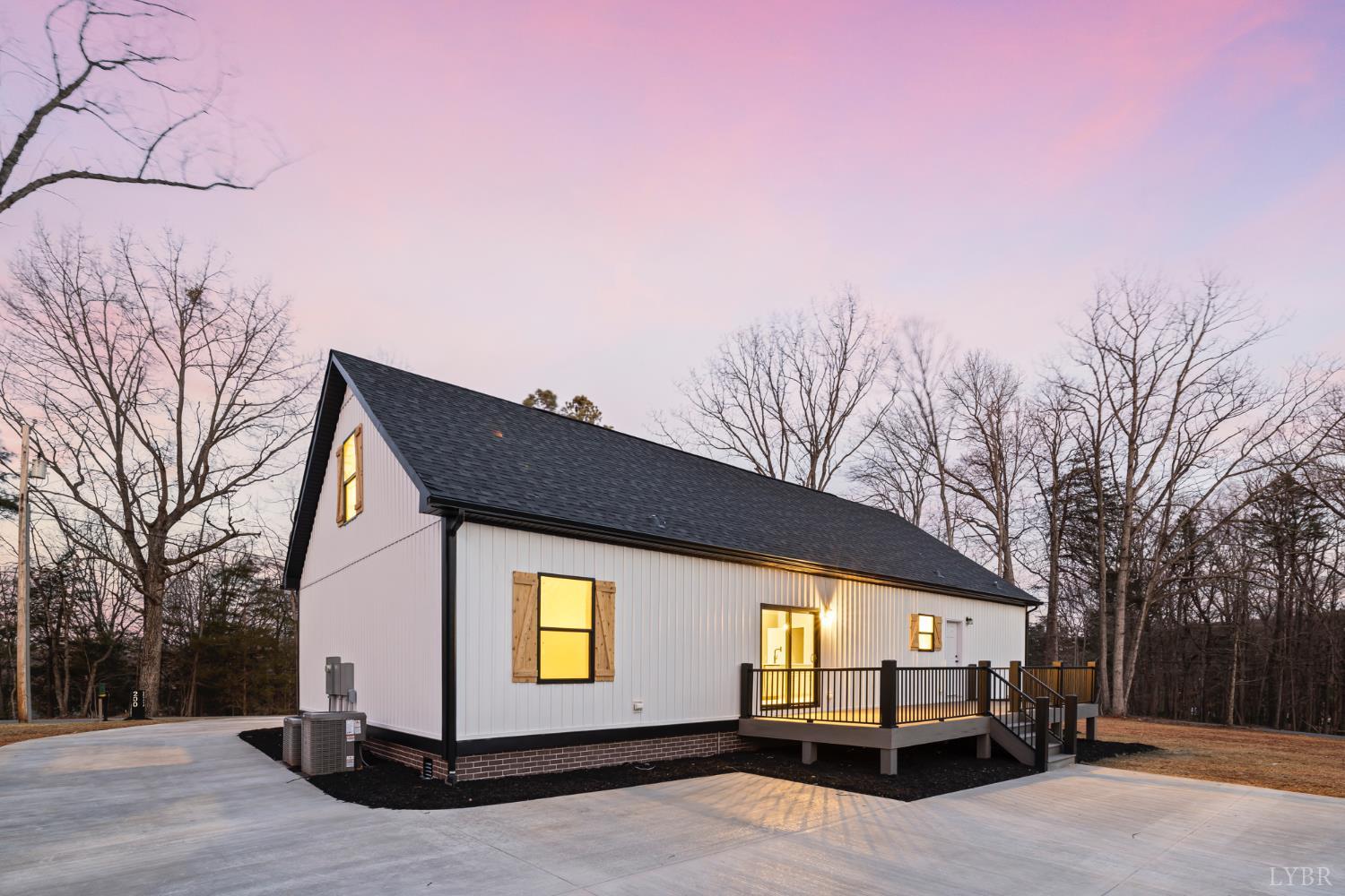 200 Saunders Point Road Huddleston, VA 24104 - Photo 4 of 79 Gallery Image 4