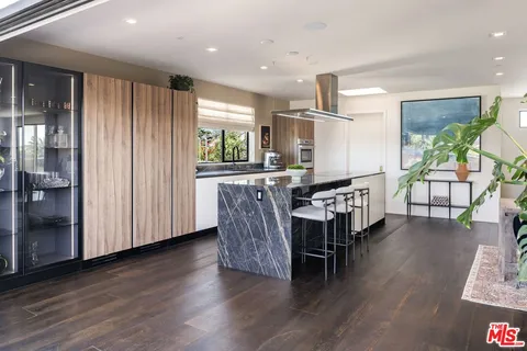 $2,899,999 | 1208 Palms Boulevard, Venice, CA 90291