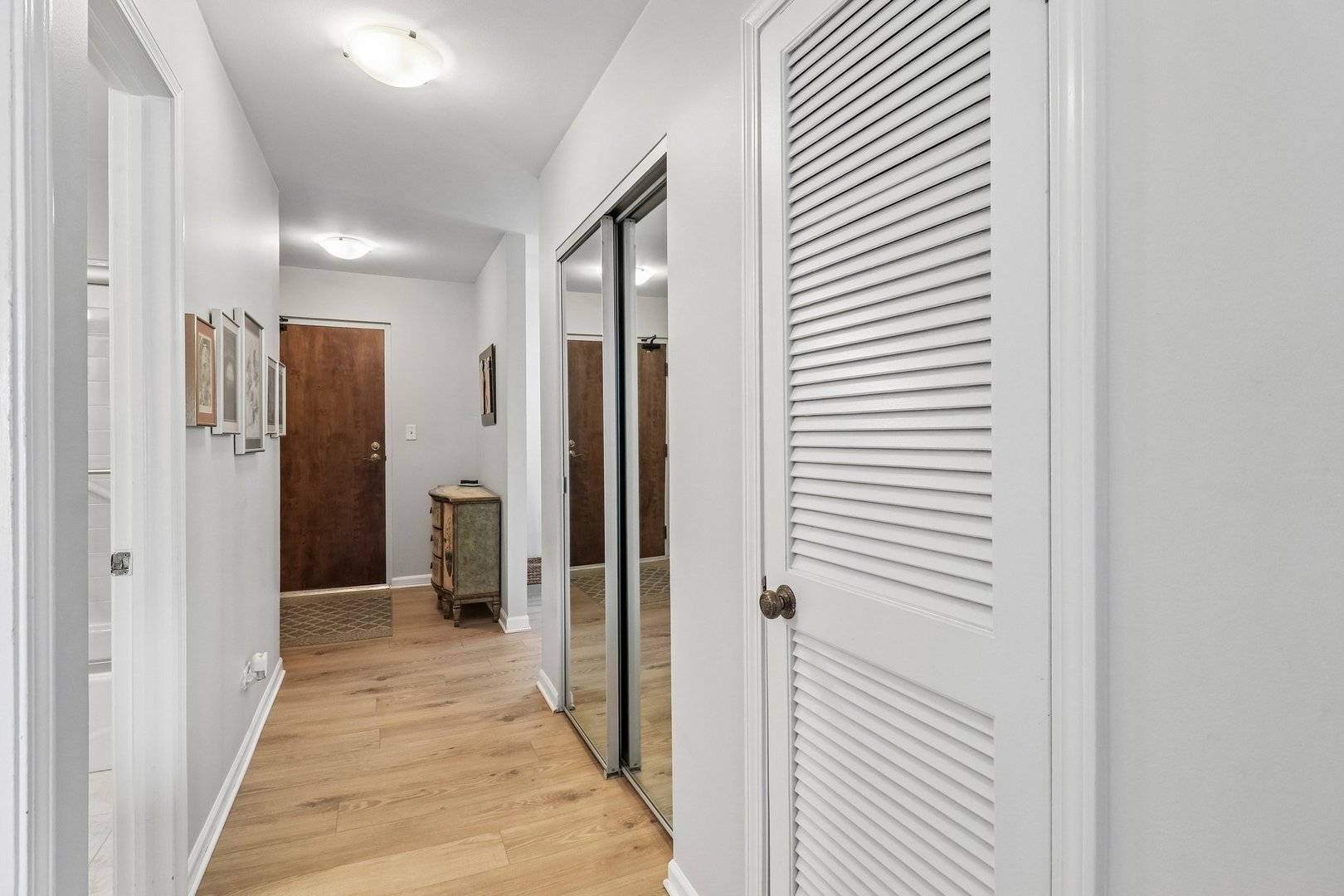 4050 Dundee Road, Unit 303 Northbrook, IL 60062 - Photo 23 of 38