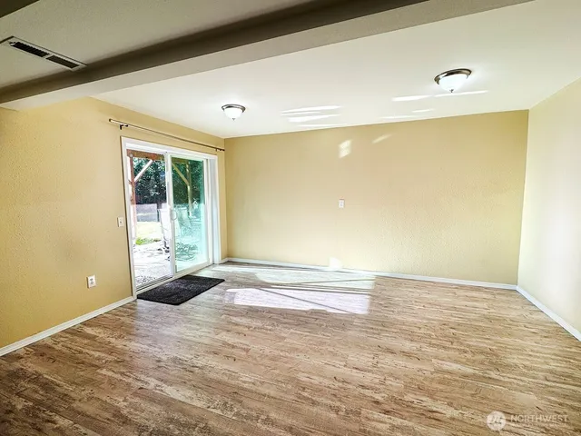 $895,000 | 19310 1st Avenue Southeast, Bothell, WA 98012