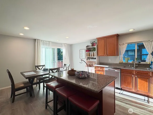 $895,000 | 19310 1st Avenue Southeast, Bothell, WA 98012