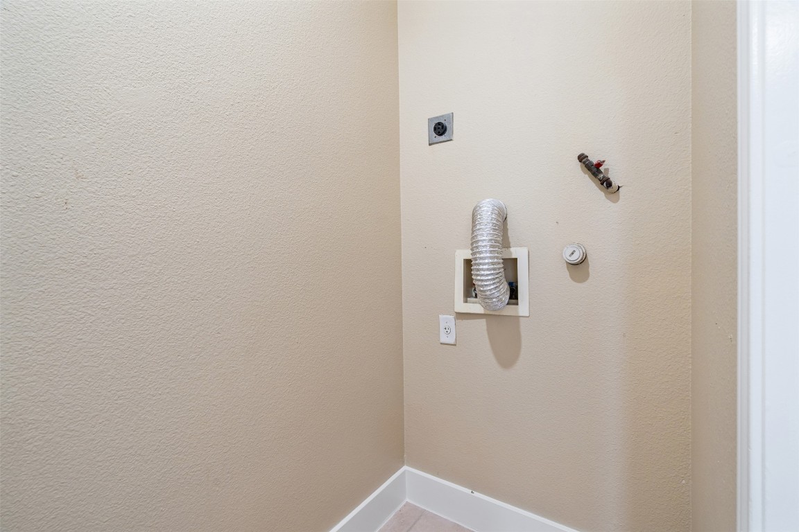 5909 Signal Point Austin, TX 78724 - Photo 13 of 32 a bathroom with a shower