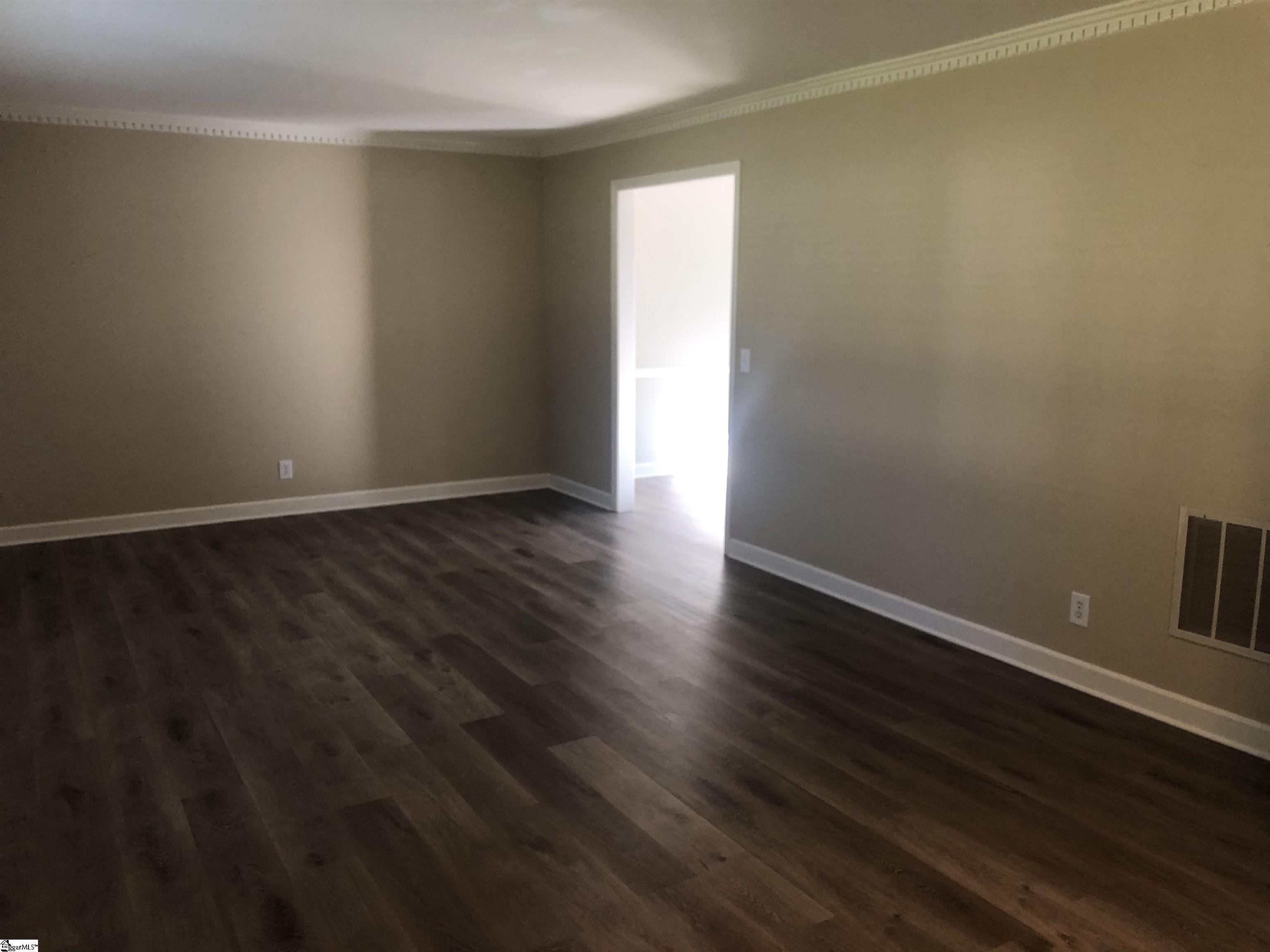 6 Cunningham Road Taylors, SC 29687 - Photo 4 of 17