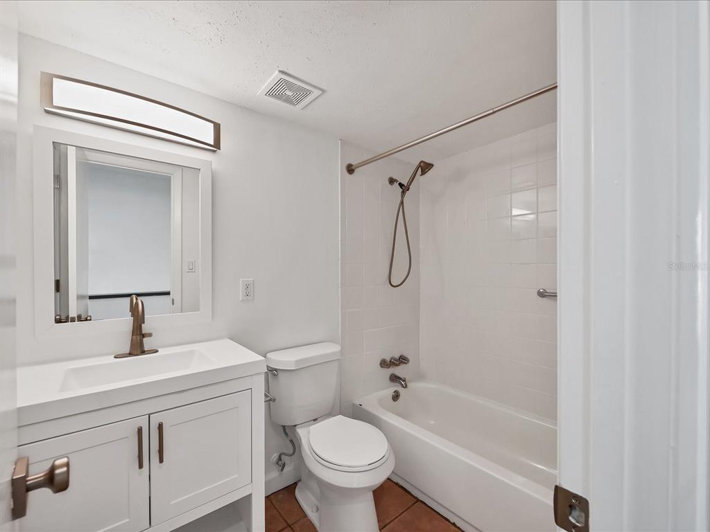 4001 South Beneva Road, Unit 401 Sarasota, FL 34233 - Photo 19 of 33