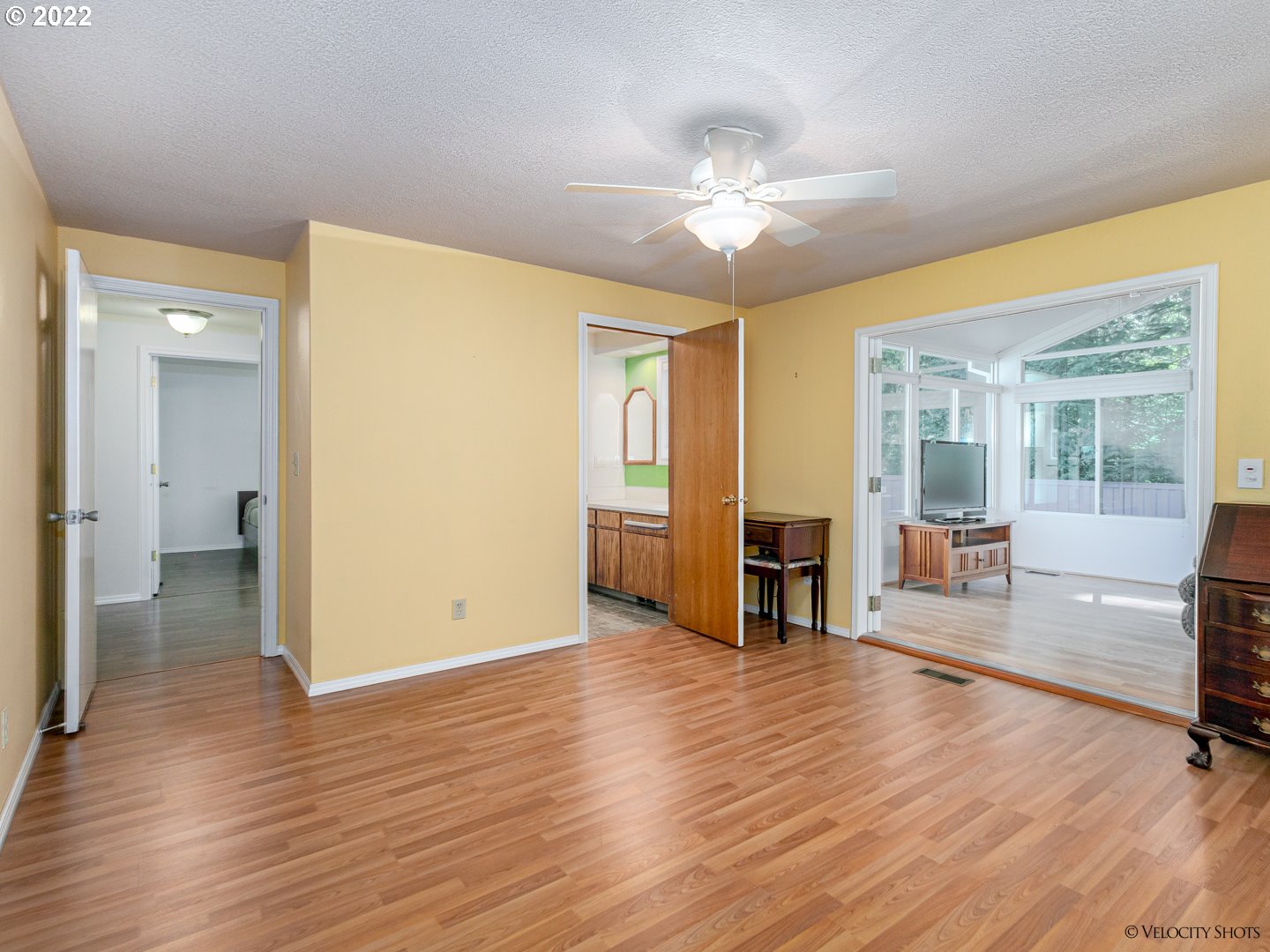 37260 Dubarko Road Sandy, OR 97055 - Photo 18 of 32 a view of a livingroom with wooden floor and furniture