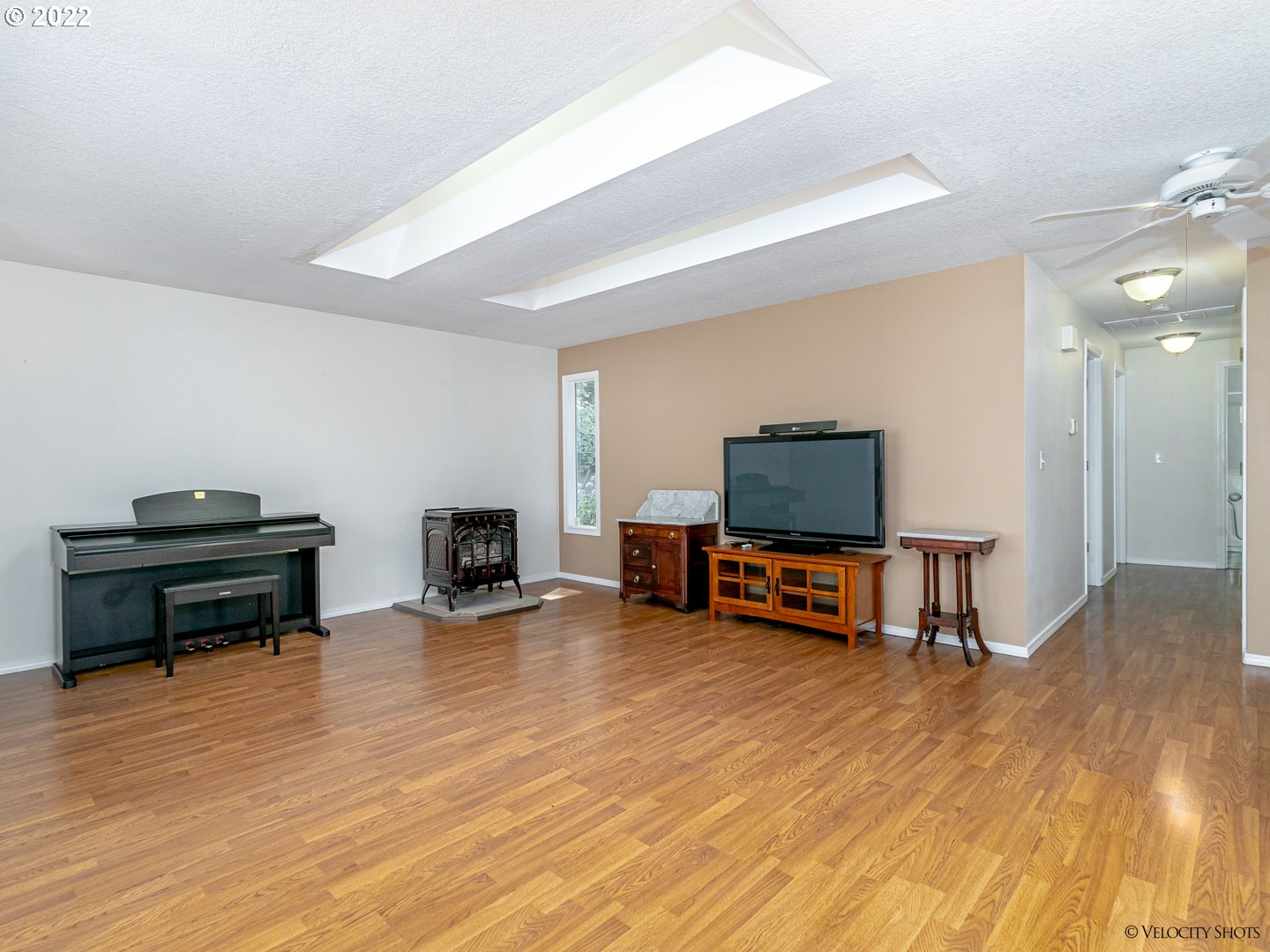 37260 Dubarko Road Sandy, OR 97055 - Photo 7 of 32 a living room with furniture and a flat screen tv