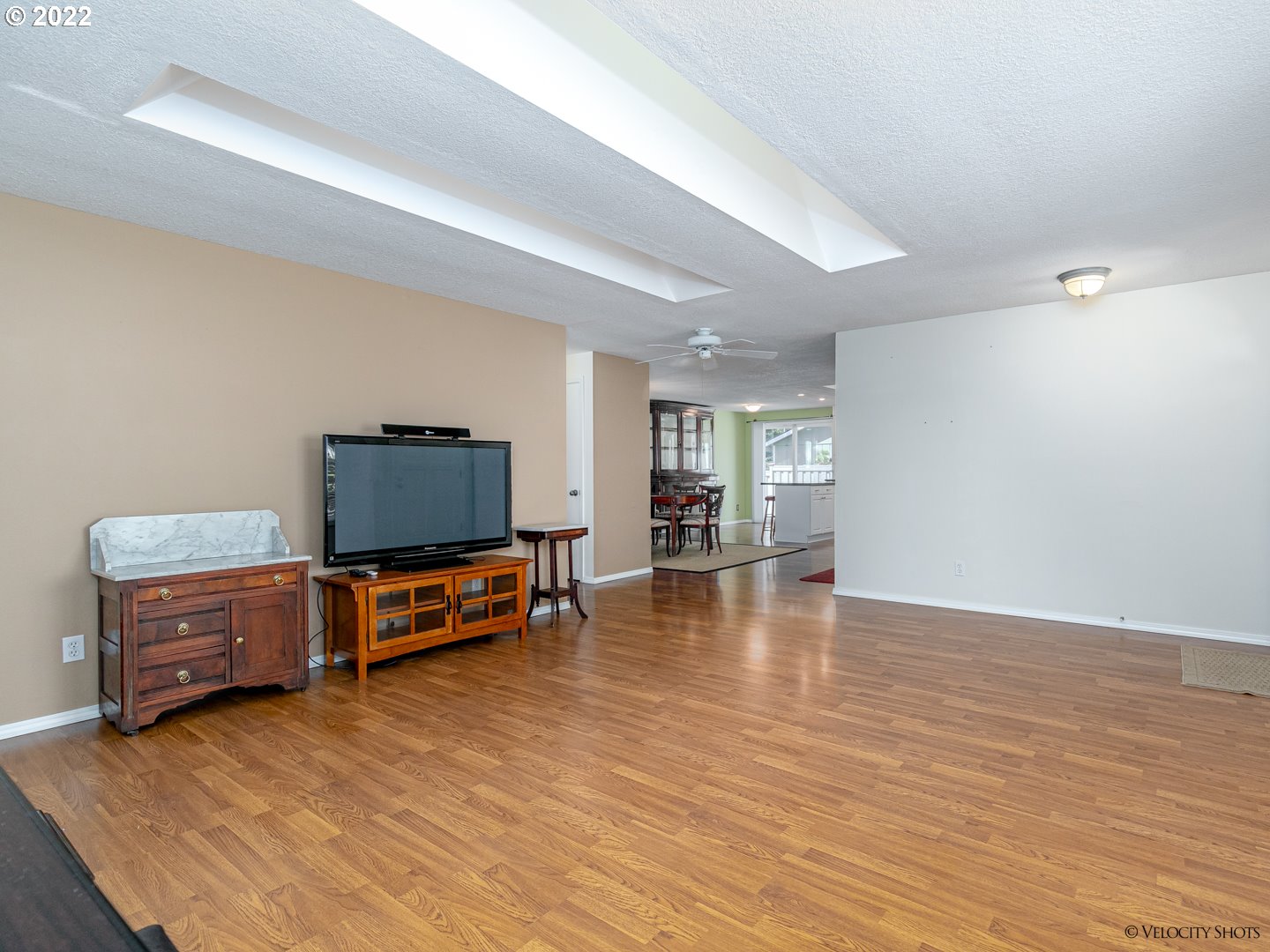 37260 Dubarko Road Sandy, OR 97055 - Photo 9 of 32 a view of livingroom with furniture and wooden floor