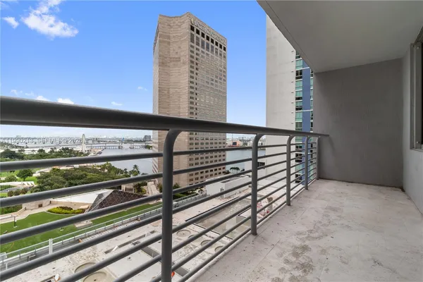 $440,000 | 325 South Biscayne Boulevard, Unit 1718, Miami, FL 33131