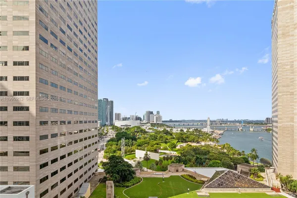 $440,000 | 325 South Biscayne Boulevard, Unit 1718, Miami, FL 33131