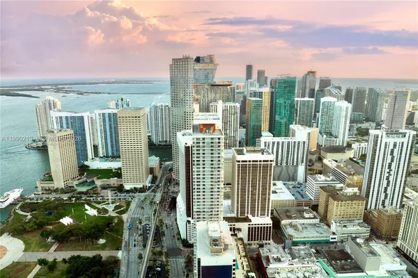 $440,000 | 325 South Biscayne Boulevard, Unit 1718, Miami, FL 33131