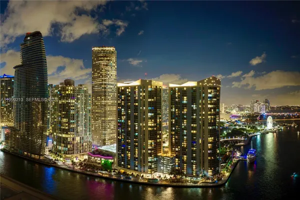 $440,000 | 325 South Biscayne Boulevard, Unit 1718, Miami, FL 33131