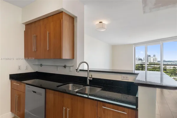 $440,000 | 325 South Biscayne Boulevard, Unit 1718, Miami, FL 33131