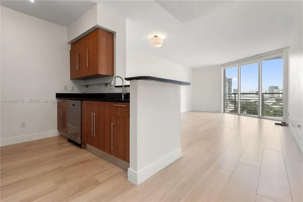 $440,000 | 325 South Biscayne Boulevard, Unit 1718, Miami, FL 33131