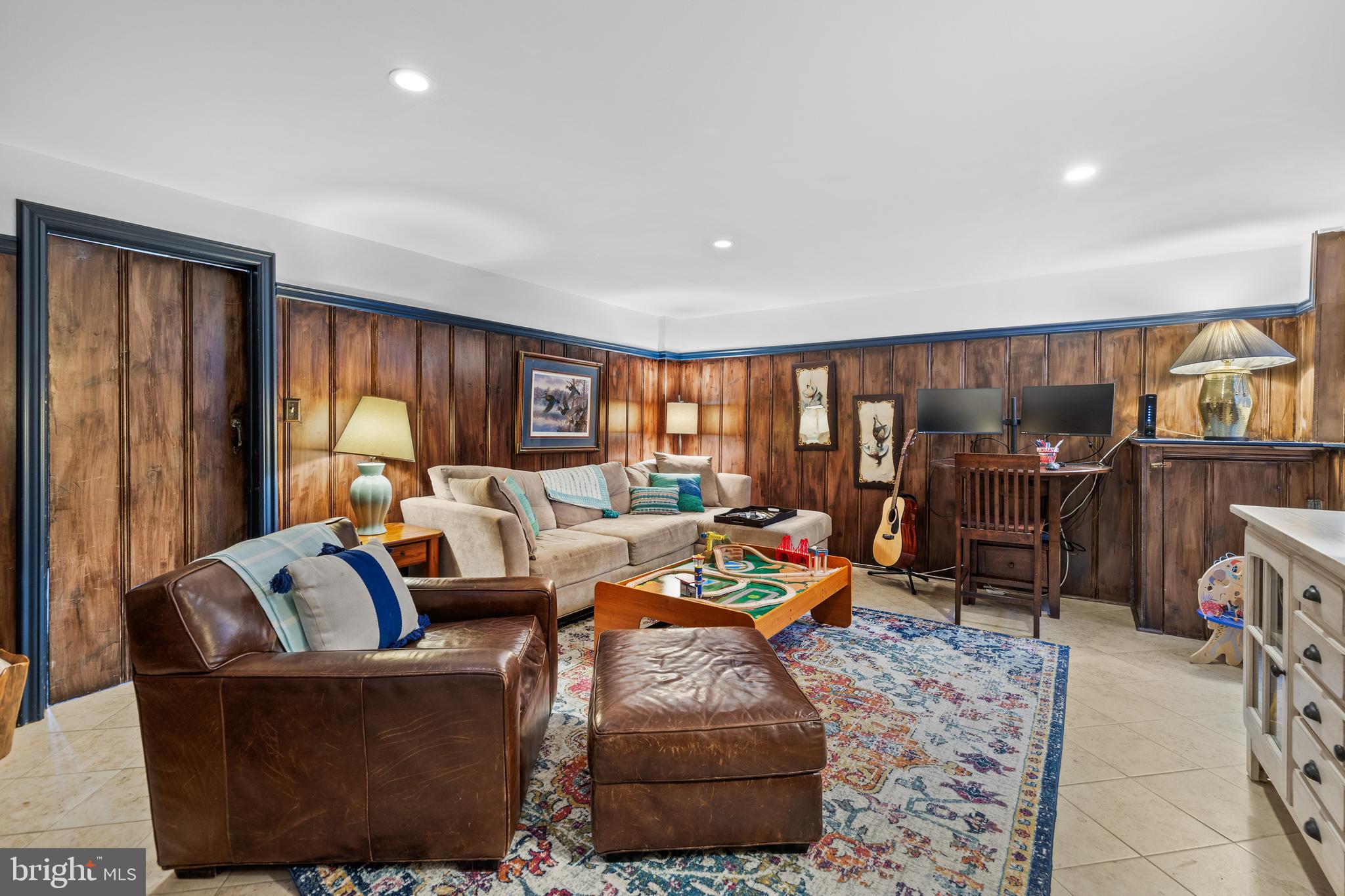 403 Dumbarton Road Baltimore, MD 21212 - Photo 25 of 36 Family Room