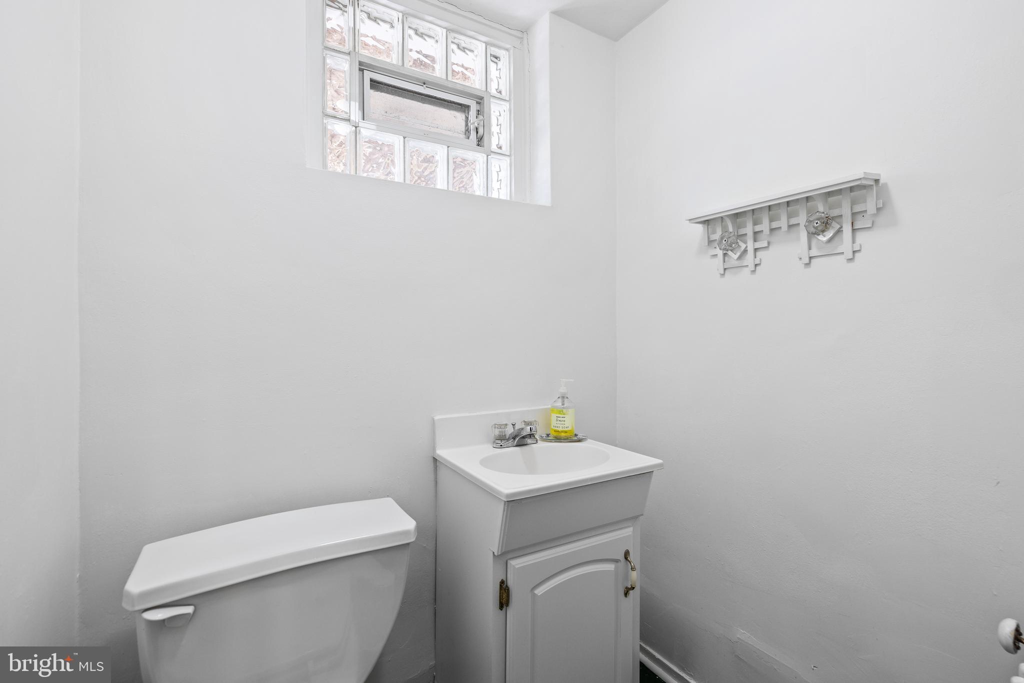 403 Dumbarton Road Baltimore, MD 21212 - Photo 26 of 36 Powder Room