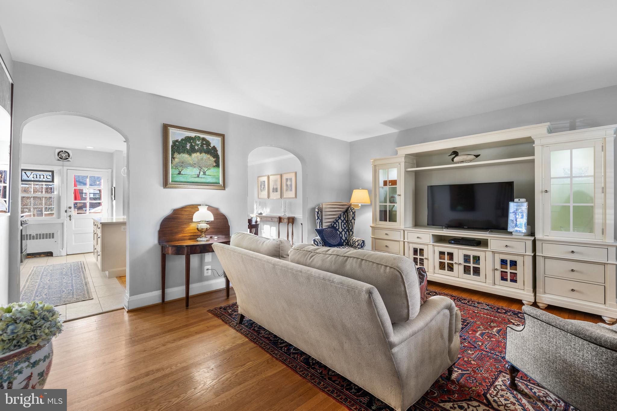 403 Dumbarton Road Baltimore, MD 21212 - Photo 4 of 36 Living Room