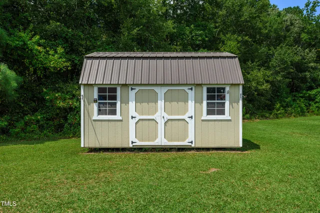 a view of a house that has garden