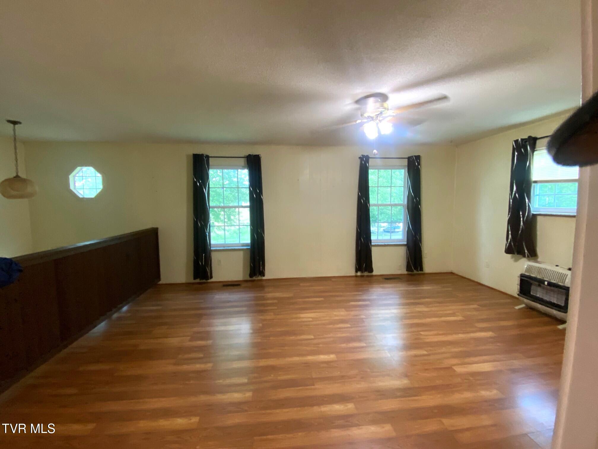 110 Mt Hebron Road Greeneville, TN 37743 - Photo 2 of 20 Gross Living room