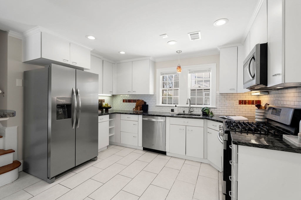 53 Sheldon Road Newton, MA 02459 - Photo 10 of 35 Gallery Image 10