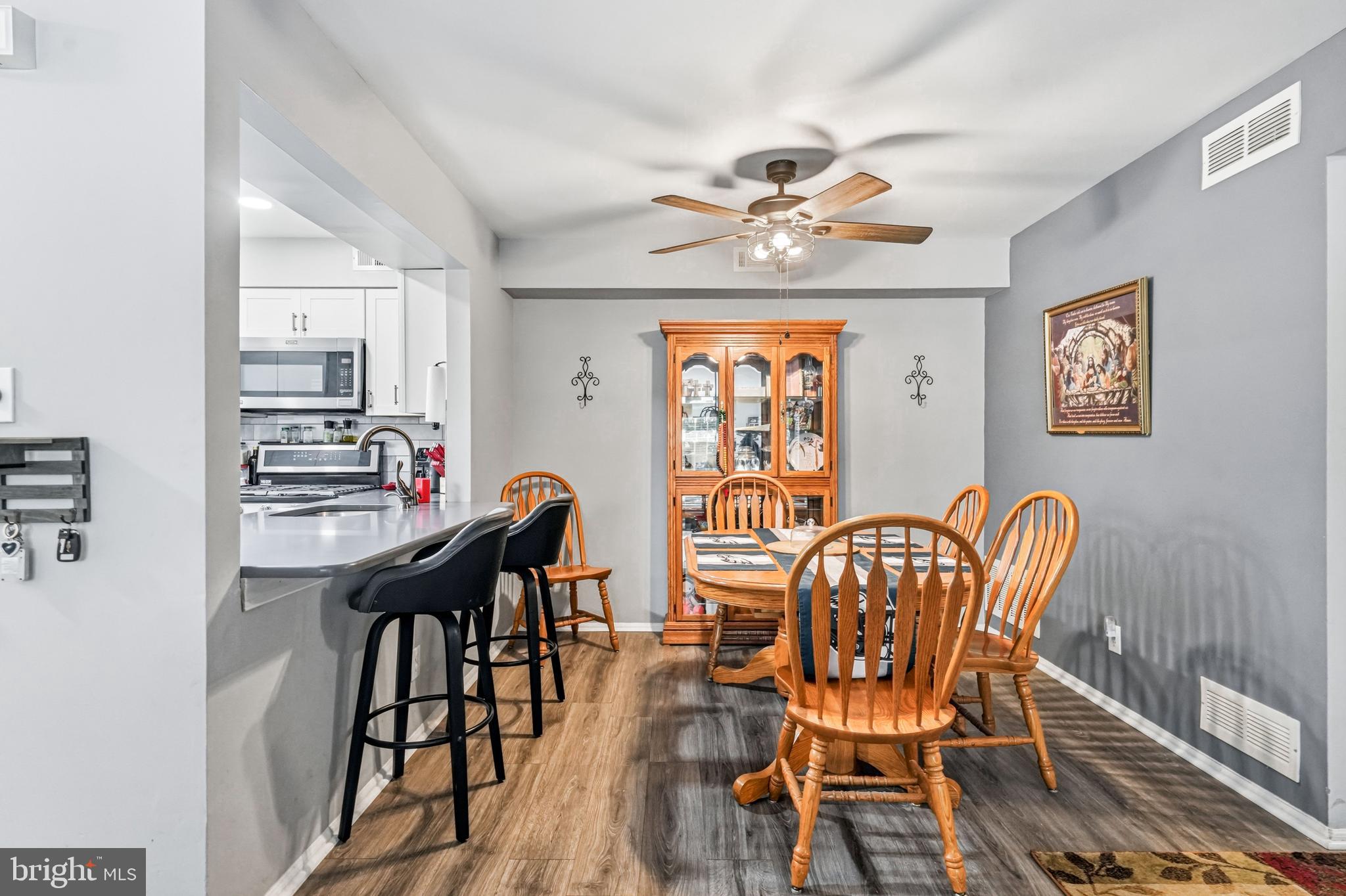 2705A Heatherstone Court Mount Laurel, NJ 08054 - Photo 11 of 29 a dining room with furniture and window