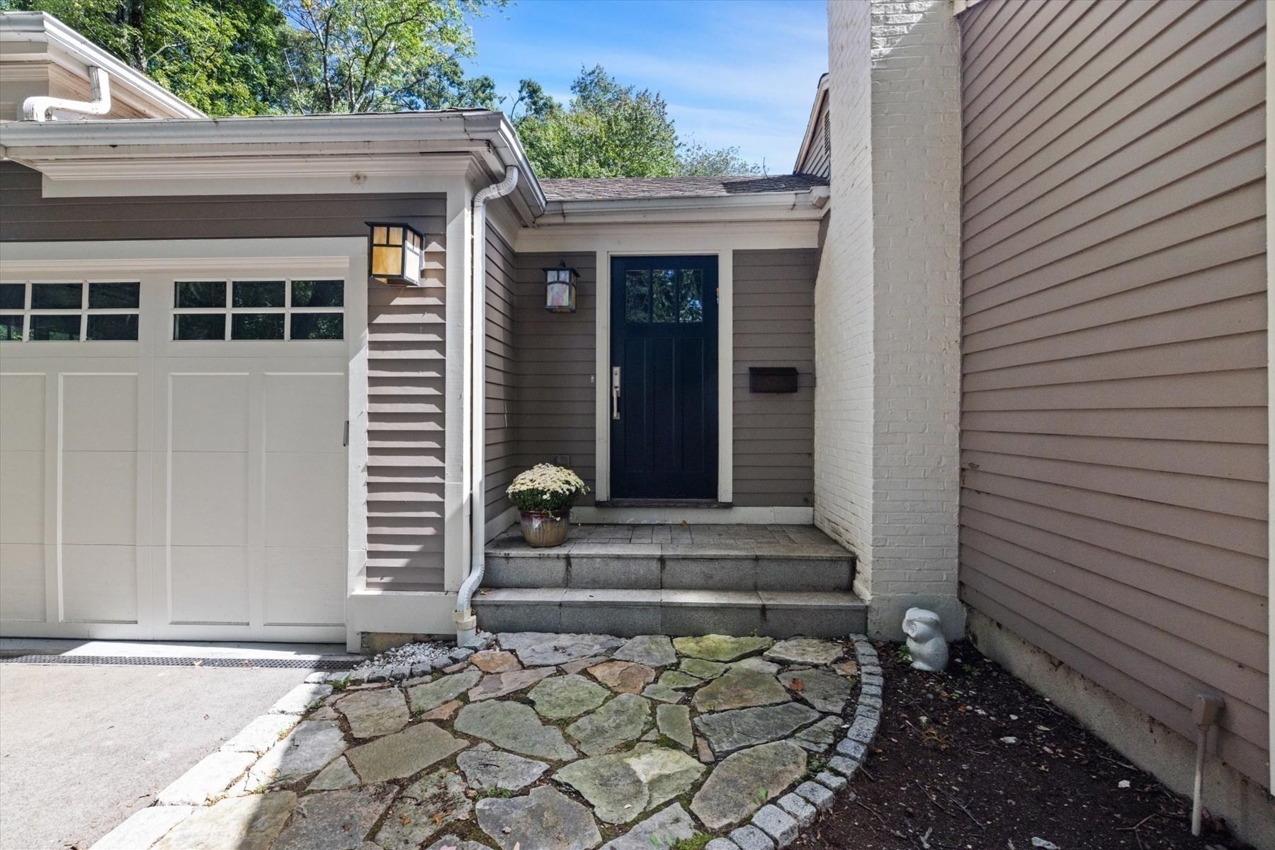 38 Hunnewell Street Needham, MA 02494 - Photo 4 of 38 Gallery Image 4