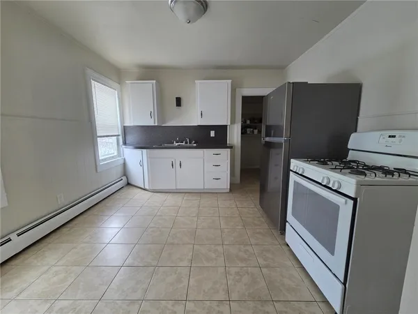 $1,650 | 292 Pleasant Street, East Providence, RI 02916