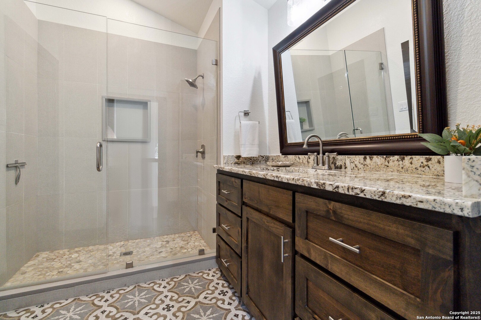 3293 North Little Creek Road Utopia, TX 78884 - Photo 22 of 65 a bathroom with a sink and a mirror